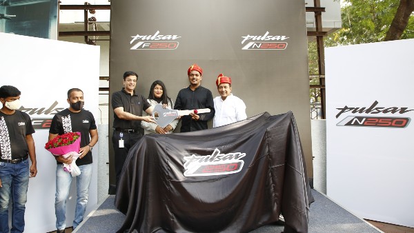 നിരത്തിൽ പായാൻ പുത്തൻ പൾസറുകൾ റെഡി! F250, N250 മോഡലുകളുടെ ഡെലിവറി ആരംഭിച്ചു