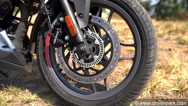 പള്സര് ശ്രേണിയിലെ പുതുമുറക്കാരന്; Bajaj Pulsar F250 റിവ്യൂ വിശേഷങ്ങള് ഇങ്ങനെ