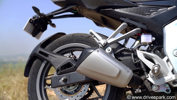 പള്സര് ശ്രേണിയിലെ പുതുമുറക്കാരന്; Bajaj Pulsar F250 റിവ്യൂ വിശേഷങ്ങള് ഇങ്ങനെ