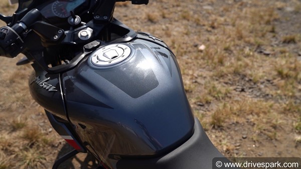 പള്സര് ശ്രേണിയിലെ പുതുമുറക്കാരന്; Bajaj Pulsar F250 റിവ്യൂ വിശേഷങ്ങള് ഇങ്ങനെ
