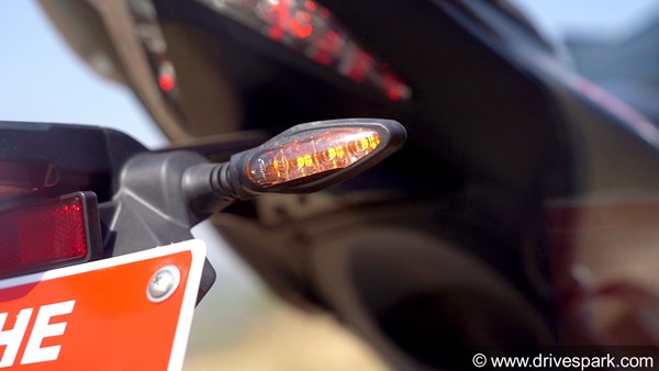 പള്സര് ശ്രേണിയിലെ പുതുമുറക്കാരന്; Bajaj Pulsar F250 റിവ്യൂ വിശേഷങ്ങള് ഇങ്ങനെ