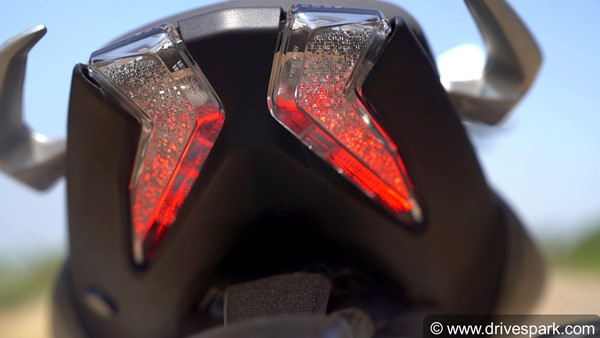 പള്സര് ശ്രേണിയിലെ പുതുമുറക്കാരന്; Bajaj Pulsar F250 റിവ്യൂ വിശേഷങ്ങള് ഇങ്ങനെ