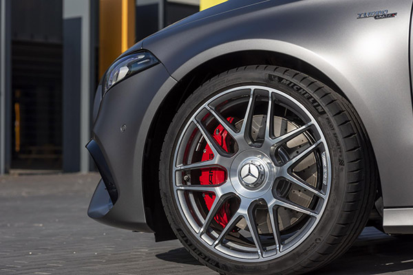 ഏറ്റവും ശക്തിയേറിയ ഫോര് സിലിണ്ടര് കാര്; AMG A45 S-ന്റെ ടീസര് ചിത്രവുമായി Mercedes