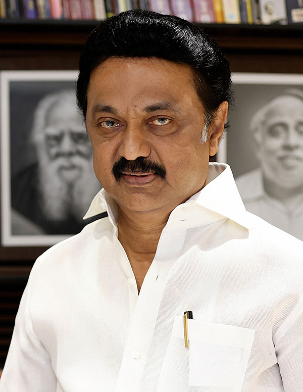 സ്റ്റാലിന്റെ യാത്ര ഇനി ലാൻഡ് റോവർ ഡിഫെൻഡർ എസ്യുവിയിൽ