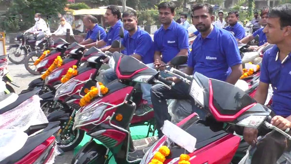 ജീവനക്കാര്ക്ക് ഒഖിനാവ ഇലക്ട്രിക് സ്കൂട്ടറുകള് വാഗ്ദാനം ചെയ്ത് ഈ കമ്പനി