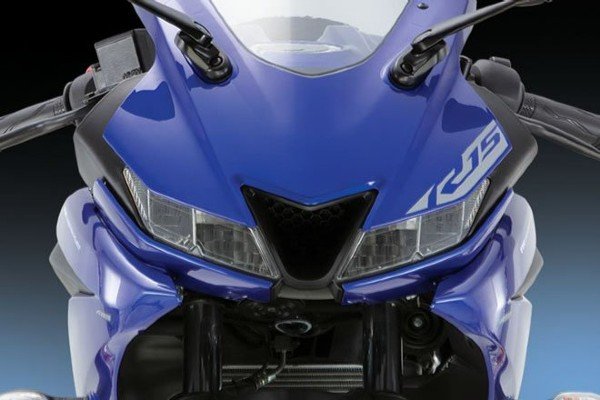 Find Here Chnages And Similarities In New Yamaha R15S V3 Vs R15 V4