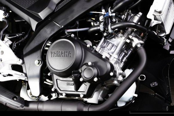 Find Here Chnages And Similarities In New Yamaha R15S V3 Vs R15 V4
