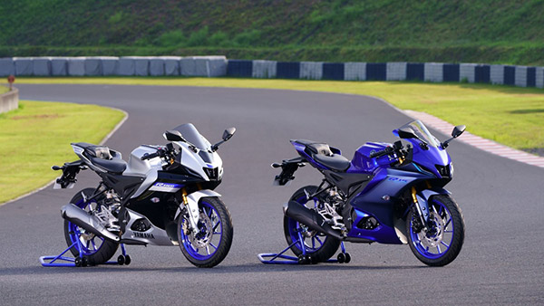 Find Here Chnages And Similarities In New Yamaha R15S V3 Vs R15 V4