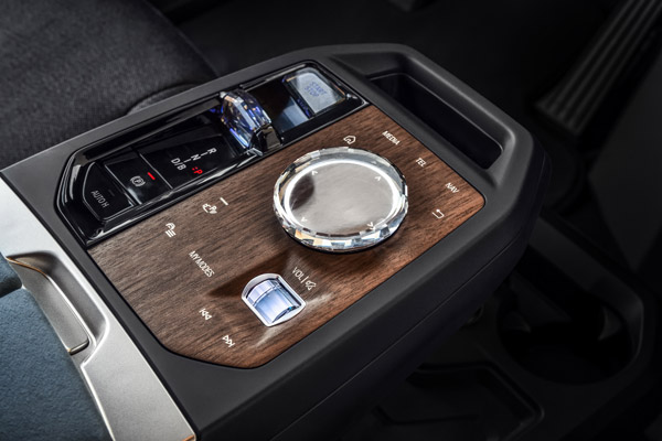 പൂര്ണ ചാര്ജില് 520 കിലോമീറ്റര്; iX xDrive50 ഇലക്ട്രിക് എസ്യുവിയുടെ കൂടുതല് വിവരങ്ങളുമായി BMW