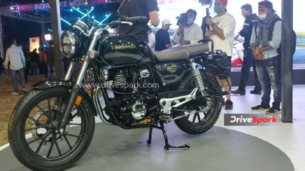 വാർഷകാഘോഷം, ഹൈനസ് CB350 മോഡലിന്റെ ആനിവേഴ്സറി എഡിഷനുമായി ഹോണ്ട