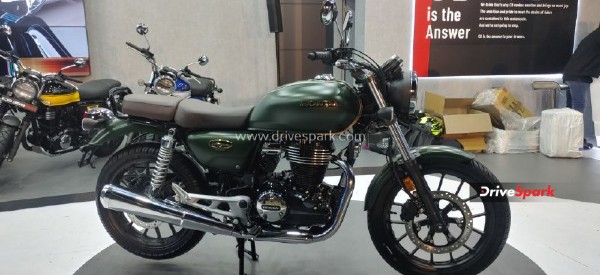 വാർഷകാഘോഷം, ഹൈനസ് CB350 മോഡലിന്റെ ആനിവേഴ്സറി എഡിഷനുമായി ഹോണ്ട