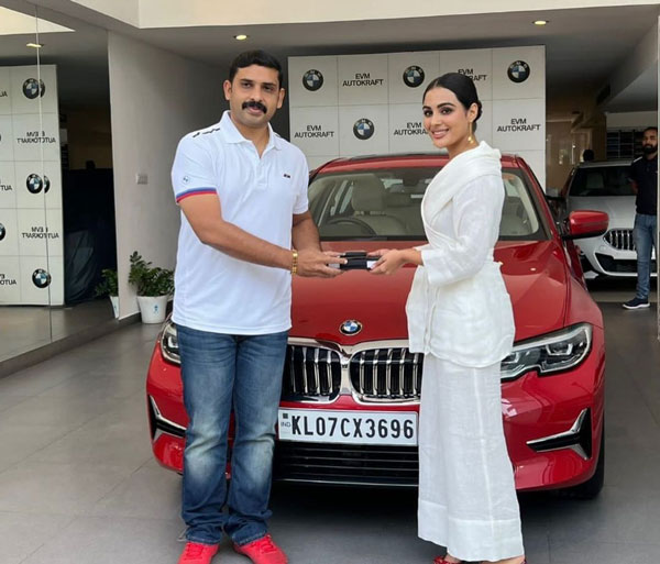 BMW 3 Series Gran Limousine സ്വന്തമാക്കി നടി സംയുക്ത മേനോന്; ചിത്രങ്ങൾ വൈറൽ