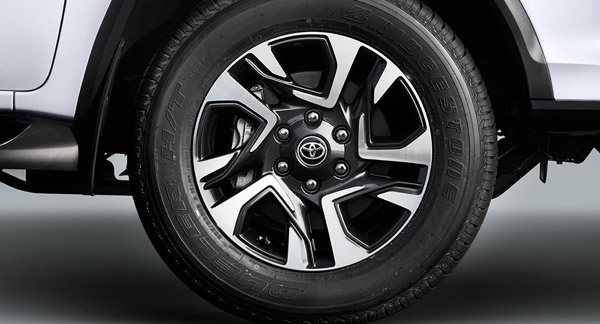 Endeavour-ന്റെ മടക്കം ഗുണം ചെയതത് Toyota Fortuner-ന്; വില്പ്പന നിലവിലെ എതിരാളികളെയും ഞെട്ടിക്കുന്നത്