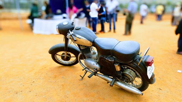 Roadking അഡ്വഞ്ചറിന്റെ അവതരണ തീയതി വെളിപ്പെടുത്തി Yezdi
