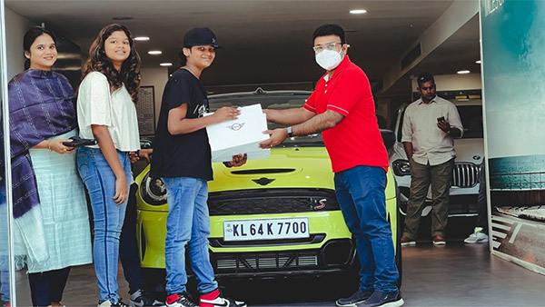 കേരളത്തില് ഇത് ആദ്യം; സെസ്റ്റി യെല്ലോ Mini Cooper S കണ്വേര്ട്ടബിള് സ്വന്തമാക്കി ജോജു ജോര്ജ്