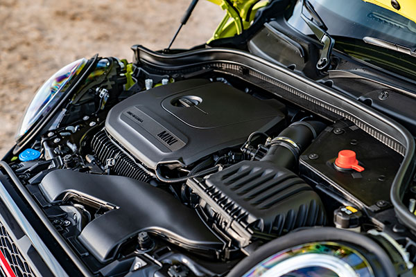 കേരളത്തില് ഇത് ആദ്യം; സെസ്റ്റി യെല്ലോ Mini Cooper S കണ്വേര്ട്ടബിള് സ്വന്തമാക്കി ജോജു ജോര്ജ്