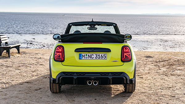 കേരളത്തില് ഇത് ആദ്യം; സെസ്റ്റി യെല്ലോ Mini Cooper S കണ്വേര്ട്ടബിള് സ്വന്തമാക്കി ജോജു ജോര്ജ്