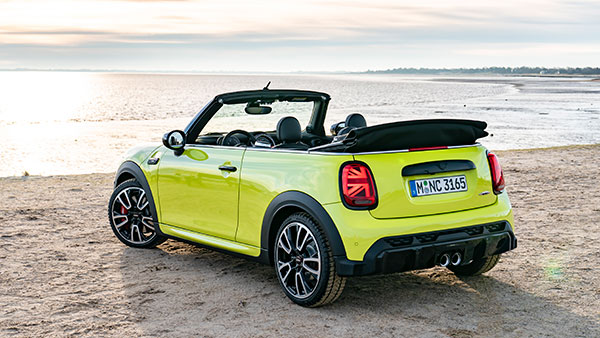 കേരളത്തില് ഇത് ആദ്യം; സെസ്റ്റി യെല്ലോ Mini Cooper S കണ്വേര്ട്ടബിള് സ്വന്തമാക്കി ജോജു ജോര്ജ്