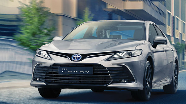 മുഖംമിനുക്കി Toyota Camry ഹൈബ്രിഡും വിപണിയിൽ; വില 41.70 ലക്ഷം രൂപ