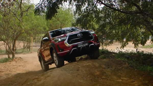 കാലങ്ങളുടെ കാത്തിരിപ്പിന് വിരാമം; Hilux പിക്കപ്പ് ഇന്ത്യയിൽ അവതരിപ്പിച്ച് Toyota