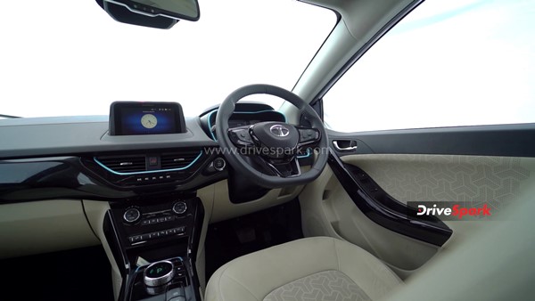 കൂടുതൽ റേഞ്ചും പെർഫോമൻസും, അറിയാം പുതിയ Nexon EV Max മോഡലിന്റെ റിവ്യൂ വിശേഷങ്ങൾ