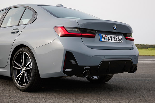 താരദമ്പതിമാർ ഇനി വേറെ ലെവൽ; Bmw M340i സ്വന്തമാക്കി ജീവയും അപർണയും