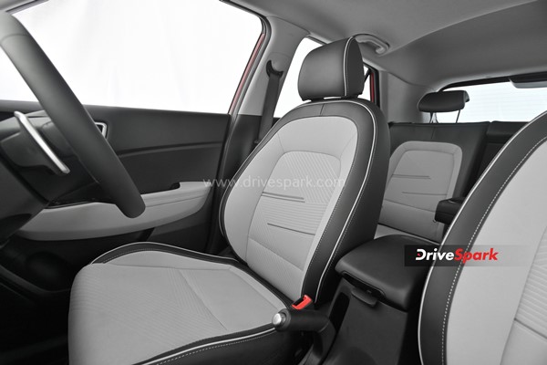 2022 Hyundai Venue വേറേ ലെവലാണ്; റിവ്യൂ വിശേഷങ്ങള് ഇതാ