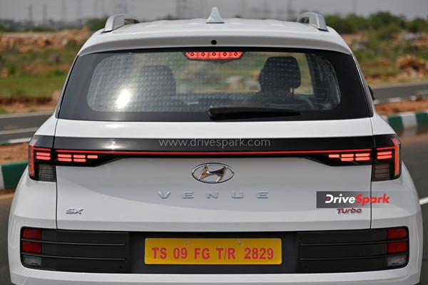2022 Hyundai Venue വേറേ ലെവലാണ്; റിവ്യൂ വിശേഷങ്ങള് ഇതാ