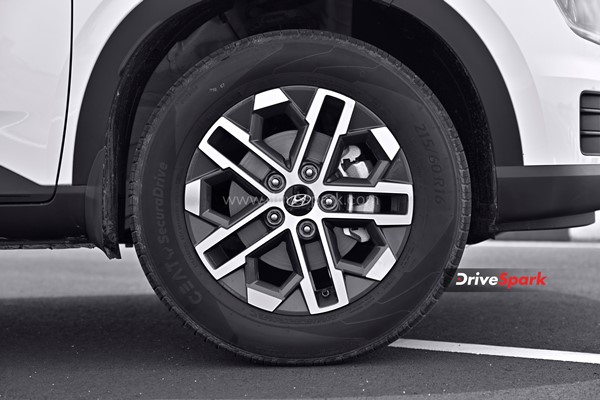 2022 Hyundai Venue വേറേ ലെവലാണ്; റിവ്യൂ വിശേഷങ്ങള് ഇതാ
