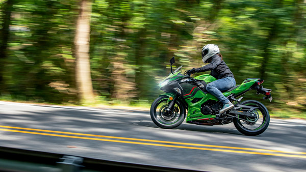 Kawasaki Ninja 400 vs KTM RC 390; വിലയുടെ അടിസ്ഥാനത്തില് ഒരു താരതമ്യം ഇതാ