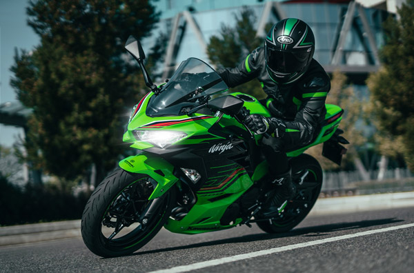Kawasaki Ninja 400 vs KTM RC 390; വിലയുടെ അടിസ്ഥാനത്തില് ഒരു താരതമ്യം ഇതാ