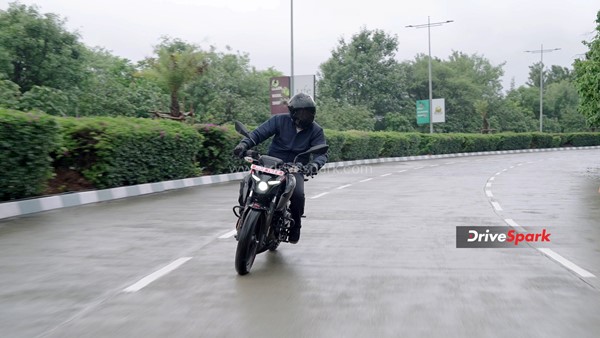 ഫണ്-ടു-റൈഡ് സ്പോര്ട്ടി കമ്മ്യൂട്ടര്; Bajaj Pulsar N160 റിവ്യൂ വിശേഷങ്ങള് ഇതാ
