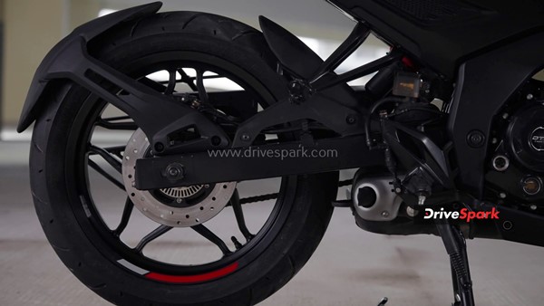 ഫണ്-ടു-റൈഡ് സ്പോര്ട്ടി കമ്മ്യൂട്ടര്; Bajaj Pulsar N160 റിവ്യൂ വിശേഷങ്ങള് ഇതാ