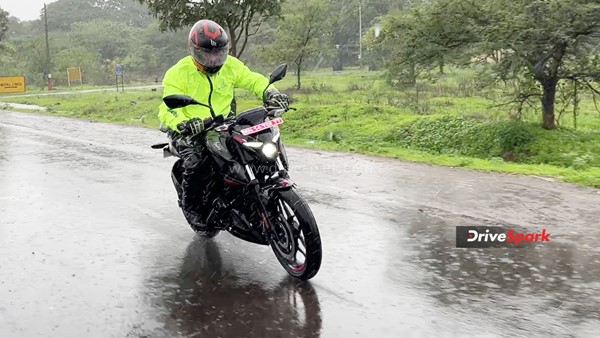 ഫണ്-ടു-റൈഡ് സ്പോര്ട്ടി കമ്മ്യൂട്ടര്; Bajaj Pulsar N160 റിവ്യൂ വിശേഷങ്ങള് ഇതാ