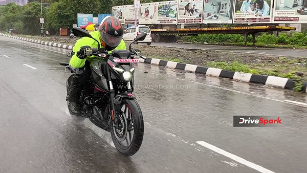 ഫണ്-ടു-റൈഡ് സ്പോര്ട്ടി കമ്മ്യൂട്ടര്; Bajaj Pulsar N160 റിവ്യൂ വിശേഷങ്ങള് ഇതാ