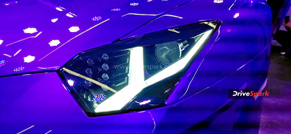 നിരത്തില് കുതിക്കാന് Aventador Ultimae Coupe; ആദ്യ യൂണിറ്റ് മുംബൈയില് എത്തിച്ച് Lamborghini