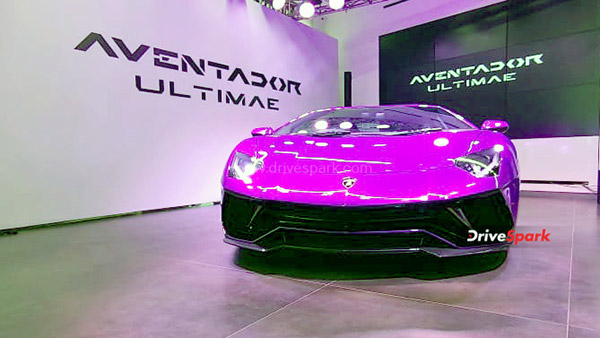 നിരത്തില് കുതിക്കാന് Aventador Ultimae Coupe; ആദ്യ യൂണിറ്റ് മുംബൈയില് എത്തിച്ച് Lamborghini