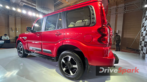 ഇരച്ചെത്തുമോ എസ്യുവി പ്രേമികൾ? പുത്തൻ Mahindra Scorpio Classic മോഡലിന്റെ വില പ്രഖ്യാപനം നാളെ