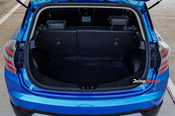 ഫണ്, ഫാസ്റ്റ്, ഫിയര്ലെസ് XUV400; മഹീന്ദ്ര ഇലക്ട്രിക് എസ്യുവി റിവ്യൂ വായിക്കാം