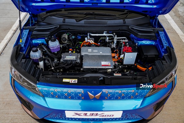 ഫണ്, ഫാസ്റ്റ്, ഫിയര്ലെസ് XUV400; മഹീന്ദ്ര ഇലക്ട്രിക് എസ്യുവി റിവ്യൂ വായിക്കാം