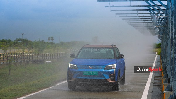 ഫണ്, ഫാസ്റ്റ്, ഫിയര്ലെസ് XUV400; മഹീന്ദ്ര ഇലക്ട്രിക് എസ്യുവി റിവ്യൂ വായിക്കാം