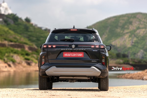 പീതാംബരൻ സാറേ...Maruti Grand Vitara ബോംബ് പൊട്ടിച്ചിട്ടുണ്ടേ! വില വിവരങ്ങൾ ഇങ്ങനെ