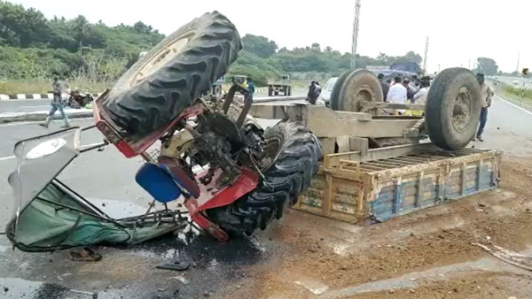 'മാമനോടൊന്നും തോന്നല്ലേ'...ബെന്സിലിടിച്ച ട്രാക്ടര് രണ്ടായി പിളര്ന്നു