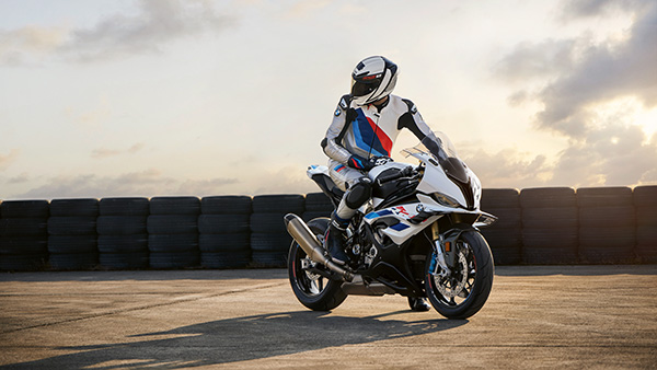 ഇവനാളിച്ചിരി മുറ്റാ... 2023 മോഡൽ S1000RR സ്പോർട്സ് ബൈക്ക് അവതരിപ്പിച്ച് BMW