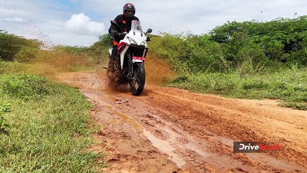 സാഹസികതയിലേക്ക് ഇറങ്ങിച്ചെല്ലാം; Moto Morini X-Cape 650X റിവ്യു